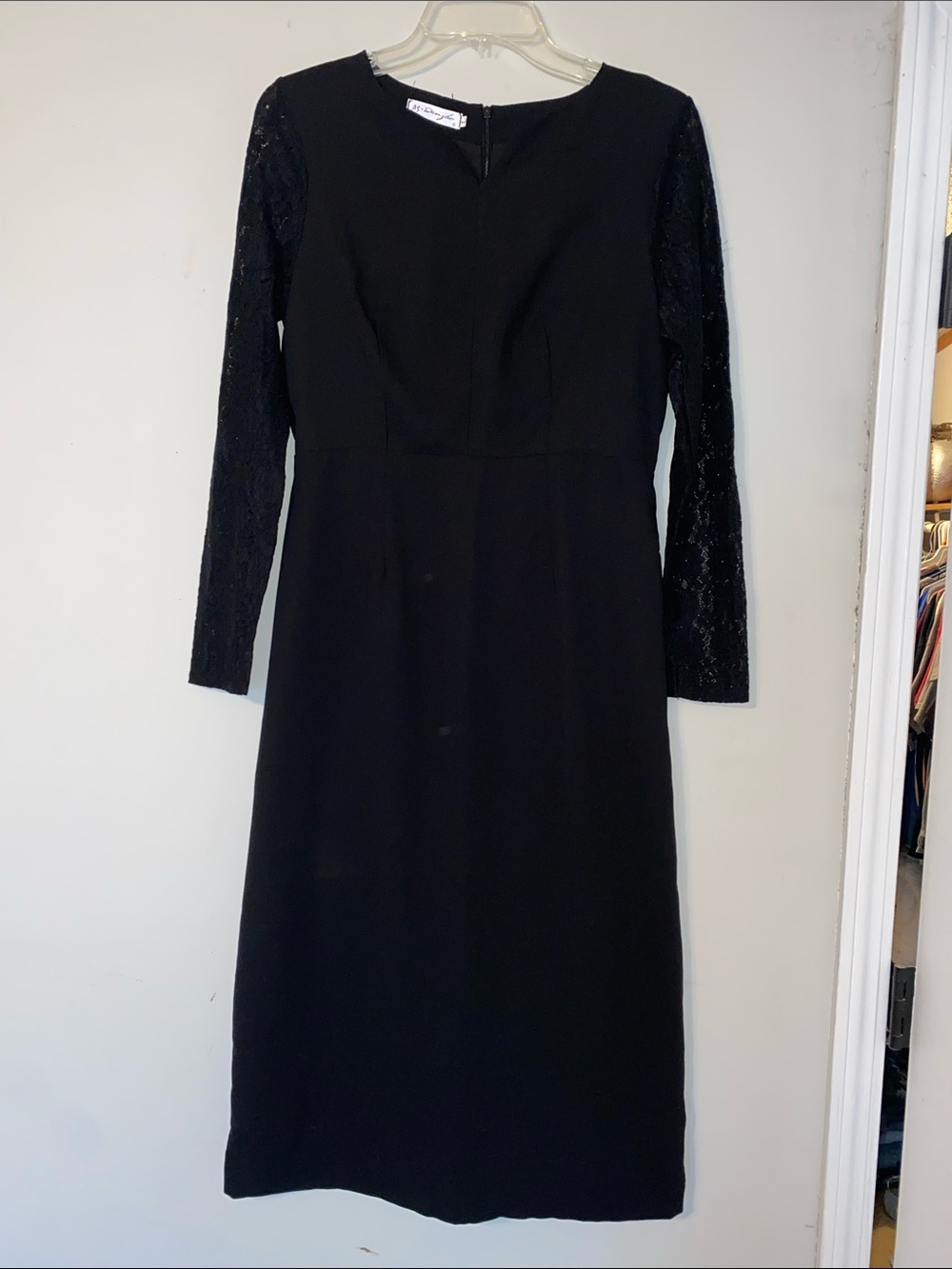 Elegant Black Long-Sleeve Lace-Sleeve Sheath Dress